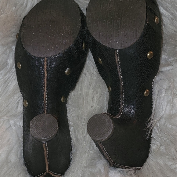 Preloved Frye Heels - Picture 3 of 4